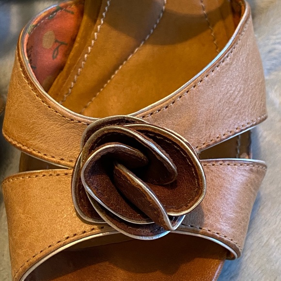 Fossil Leather Wooden Heel Platform Sandals - Picture 2 of 14